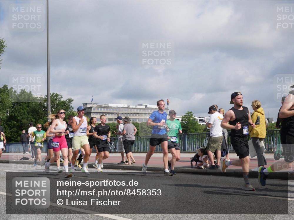 29.06.2025 - hella hamburg halbmarathon Luisa Fischer http://msf.ph/oto/8458353 29.06.2025 09:52:52 Kennedybrücke 8450, 15251, 645, 09, 16275, 1178, 2568, 1688, 1882, 2568, 2826, 4398, 4823, 5409, 5745, 6458, 6529, 6649, 8450, 9017, 9116, 10218 meine-sportfotos.de