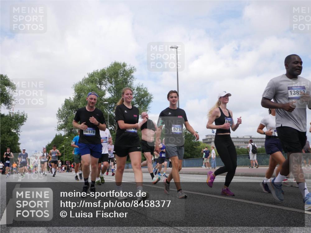 29.06.2025 - hella hamburg halbmarathon Luisa Fischer http://msf.ph/oto/8458377 29.06.2025 10:37:27 Kennedybrücke 16578, 02, 13401, 6718, 13853, 1025, 1705, 1787, 2496, 2510, 2511, 3145, 3829, 4479, 4942, 6034, 6109, 6718, 6727, 7324, 7329, 8202, 9094, 9514 meine-sportfotos.de