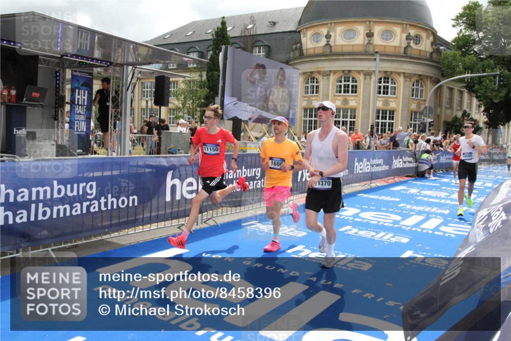 29.06.2025 - hella hamburg halbmarathon Michael Strokosch http://msf.ph/oto/8458396 29.06.2025 10:32:10 Ziel 1686, 11150, 11370, 15826, 16505, 16736 meine-sportfotos.de