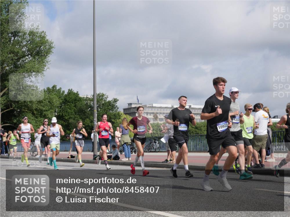 29.06.2025 - hella hamburg halbmarathon Luisa Fischer http://msf.ph/oto/8458407 29.06.2025 09:52:57 Kennedybrücke 1882, 6649, 15888, 15493, 10922, 1233, 9116, 1358, 1688, 1882, 2675, 4398, 5745, 6649, 9116, 9365, 10218 meine-sportfotos.de