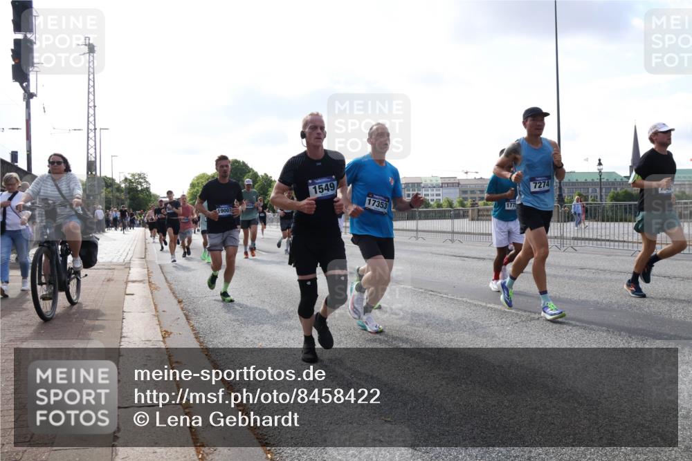 29.06.2025 - hella hamburg halbmarathon Lena Gebhardt http://msf.ph/oto/8458422 29.06.2025 09:54:36 Lombardsbrücke 1549, 19007, 17353, 1775, 7274, 1119, 1171, 1342, 1399, 1424, 1549, 1817, 1892, 1942, 2020, 2098, 2188, 2222, 2367, 2442, 2470, 2561, 2596, 2670, 2842, 2889, 2955, 3477, 3562, 3785, 4017, 4029, 4183, 4185, 4270, 4816, 4832, 5020, 5447, 5706, 5884, 6266, 6630, 6723, 6819, 6831, 6978, 7087, 7274, 7297, 7335, 7709, 7908, 8117, 8142, 8374, 8482, 8576, 8657, 8698, 8743, 8916, 8981, 9038, 9051, 9463, 9710, 9815, 9924, 10057, 10237, 10529, 11848 meine-sportfotos.de