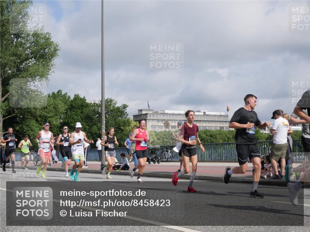 29.06.2025 - hella hamburg halbmarathon Luisa Fischer http://msf.ph/oto/8458423 29.06.2025 09:52:58 Kennedybrücke 1882, 574, 15493, 664, 15888, 1358, 1688, 1882, 2675, 4398, 5745, 6649, 9116, 9365, 10218 meine-sportfotos.de