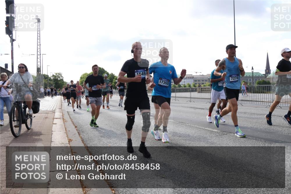 29.06.2025 - hella hamburg halbmarathon Lena Gebhardt http://msf.ph/oto/8458458 29.06.2025 09:54:36 Lombardsbrücke 1900, 1549, 17353, 1775, 7274, 134, 1119, 1171, 1342, 1399, 1424, 1549, 1817, 1892, 1942, 2020, 2098, 2188, 2222, 2367, 2442, 2470, 2561, 2596, 2670, 2842, 2889, 2955, 3477, 3562, 3785, 4017, 4029, 4183, 4185, 4270, 4816, 4832, 5020, 5447, 5706, 5884, 6266, 6630, 6723, 6819, 6831, 6978, 7087, 7274, 7297, 7335, 7709, 7908, 8117, 8142, 8374, 8482, 8576, 8657, 8698, 8743, 8916, 8981, 9038, 9051, 9463, 9710, 9815, 9924, 10057, 10237, 10529, 11848 meine-sportfotos.de