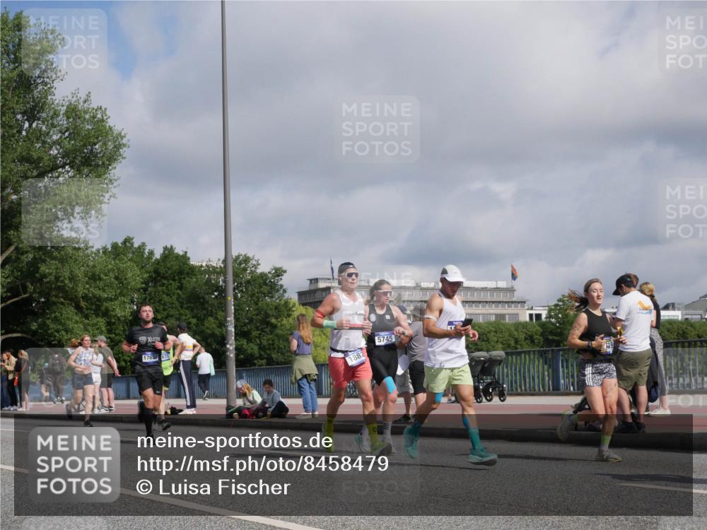 29.06.2025 - hella hamburg halbmarathon Luisa Fischer http://msf.ph/oto/8458479 29.06.2025 09:53:00 Kennedybrücke 17632, 675, 1882, 5745, 759, 1209, 1358, 1882, 2675, 4205, 4398, 5745, 6649, 8958, 9116, 9365 meine-sportfotos.de
