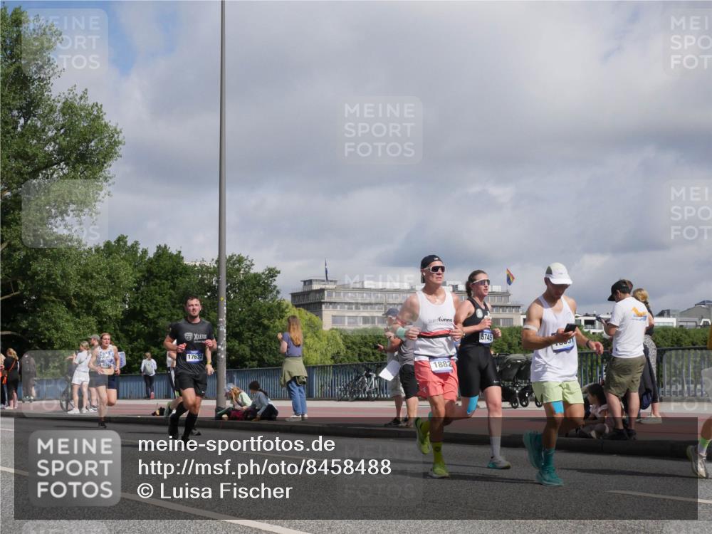 29.06.2025 - hella hamburg halbmarathon Luisa Fischer http://msf.ph/oto/8458488 29.06.2025 09:53:00 Kennedybrücke 1763, 5745, 1882, 1209, 1358, 1882, 2675, 4205, 4398, 5745, 6649, 8958, 9116, 9365 meine-sportfotos.de