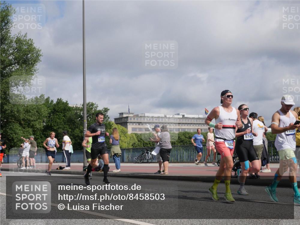 29.06.2025 - hella hamburg halbmarathon Luisa Fischer http://msf.ph/oto/8458503 29.06.2025 09:53:01 Kennedybrücke 17632, 1882, 5745, 1209, 1358, 1882, 2675, 4205, 5508, 5745, 6649, 8958, 9116, 9365 meine-sportfotos.de