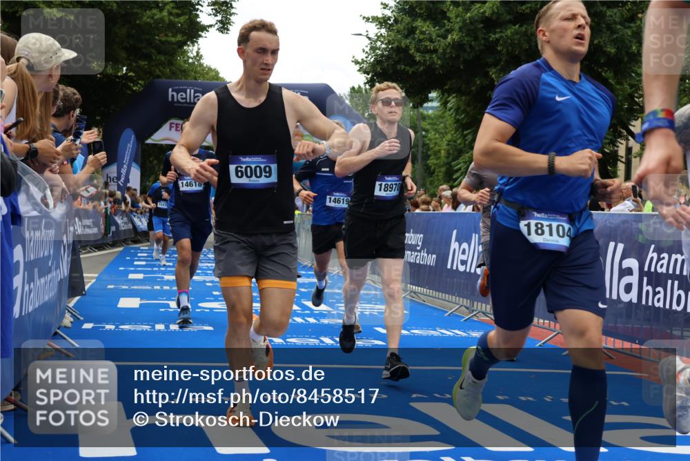 29.06.2025 - hella hamburg halbmarathon Strokosch-Dieckow http://msf.ph/oto/8458517 29.06.2025 10:47:36 Ziel 1070, 1320, 1592, 1696, 2284, 2708, 2953, 5889, 6009, 7962, 8023, 8234, 8927, 10969, 10988, 11021, 11283, 12870, 13223, 13303, 13948, 14618, 14619, 15451, 15478, 15479, 16205, 17229, 17905, 18104, 18430, 18970, 19181 meine-sportfotos.de