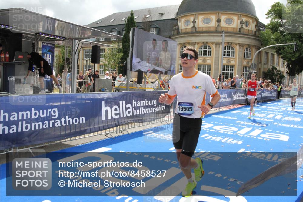 29.06.2025 - hella hamburg halbmarathon Michael Strokosch http://msf.ph/oto/8458527 29.06.2025 10:32:12 Ziel 1686, 11150, 11370, 15826, 16505, 16736 meine-sportfotos.de