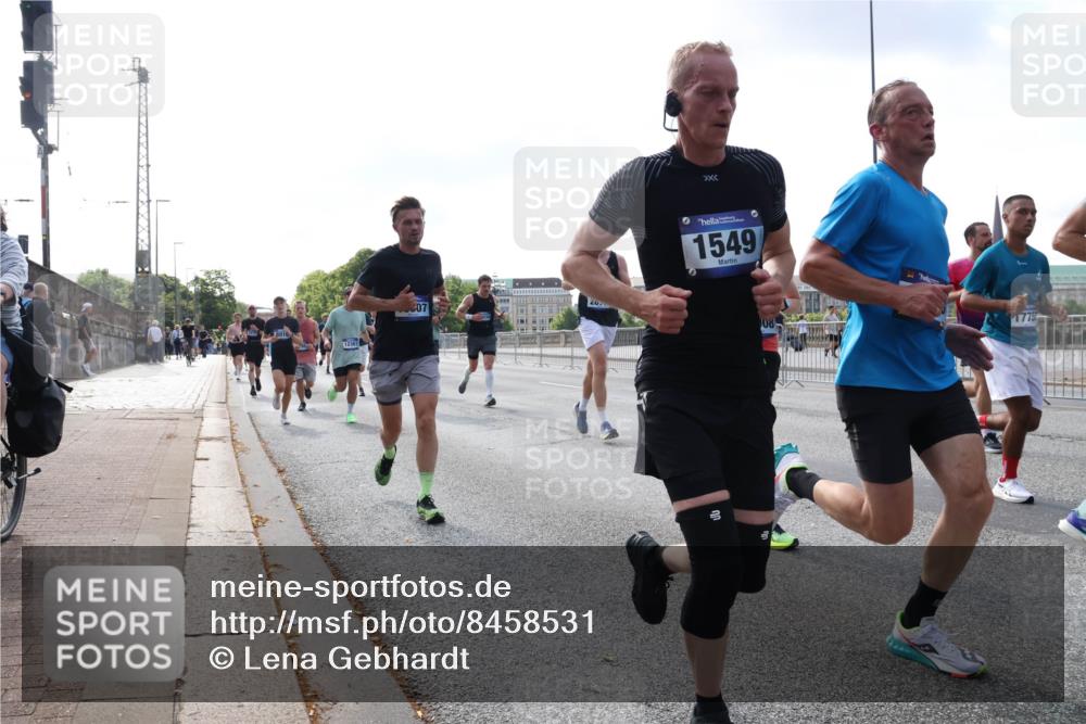 29.06.2025 - hella hamburg halbmarathon Lena Gebhardt http://msf.ph/oto/8458531 29.06.2025 09:54:37 Lombardsbrücke 12367, 07, 20, 1549, 08, 1171, 1342, 1399, 1549, 1817, 1892, 1942, 2020, 2098, 2188, 2222, 2367, 2442, 2470, 2561, 2592, 2596, 2670, 2842, 2889, 2955, 3208, 3209, 3477, 3562, 3785, 4017, 4029, 4183, 4185, 4270, 4816, 4832, 5020, 5447, 5706, 5884, 6266, 6290, 6630, 6723, 6819, 6831, 6978, 7087, 7274, 7297, 7335, 7709, 7908, 8117, 8142, 8374, 8482, 8576, 8657, 8698, 8743, 8916, 8981, 9038, 9051, 9463, 9710, 9815, 9924, 10057, 10237, 10529 meine-sportfotos.de