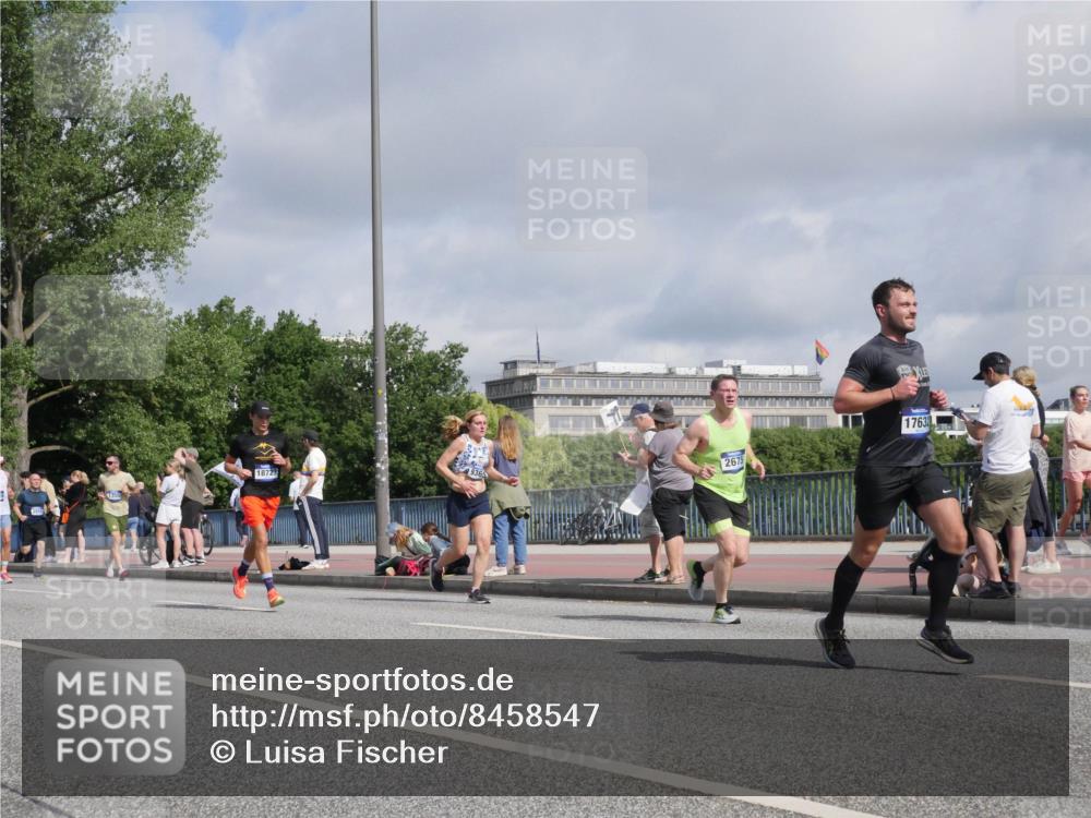 29.06.2025 - hella hamburg halbmarathon Luisa Fischer http://msf.ph/oto/8458547 29.06.2025 09:53:02 Kennedybrücke 18723, 2675, 17632, 1209, 1358, 1882, 2675, 4205, 4380, 5508, 5745, 7026, 8958, 9365 meine-sportfotos.de