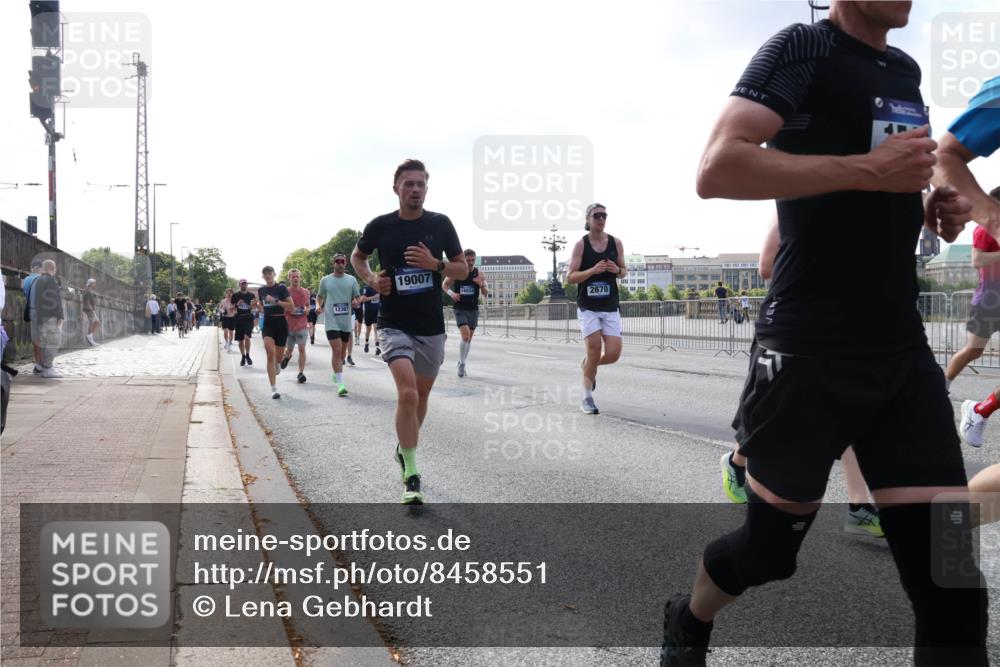 29.06.2025 - hella hamburg halbmarathon Lena Gebhardt http://msf.ph/oto/8458551 29.06.2025 09:54:37 Lombardsbrücke 12367, 19007, 16834, 2670, 1171, 1342, 1399, 1549, 1817, 1892, 1942, 2020, 2098, 2188, 2222, 2367, 2442, 2470, 2561, 2592, 2596, 2670, 2842, 2889, 2955, 3208, 3209, 3477, 3562, 3785, 4017, 4029, 4183, 4185, 4270, 4816, 4832, 5020, 5447, 5706, 5884, 6266, 6290, 6630, 6723, 6819, 6831, 6978, 7087, 7274, 7297, 7335, 7709, 7908, 8117, 8142, 8374, 8482, 8576, 8657, 8698, 8743, 8916, 8981, 9038, 9051, 9463, 9710, 9815, 9924, 10057, 10237, 10529 meine-sportfotos.de