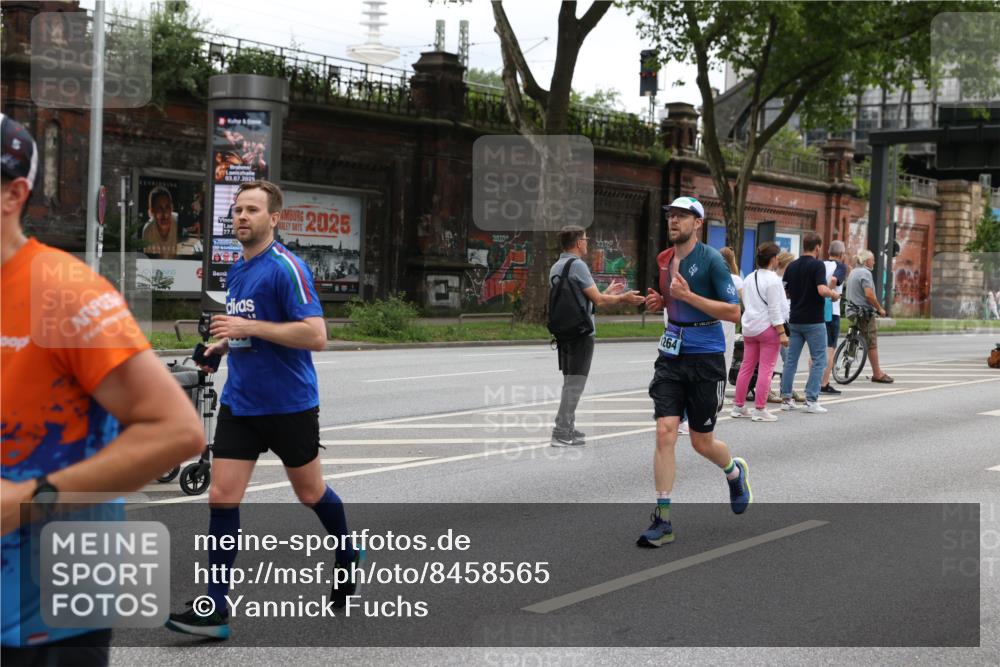 29.06.2025 - hella hamburg halbmarathon Yannick Fuchs http://msf.ph/oto/8458565 29.06.2025 10:56:29 20KM 1006, 1128, 1212, 1264, 1377, 1432, 1568, 1573, 1674, 1726, 3740, 4511, 6414, 6415, 6752, 7658, 7869, 8045, 8624, 8730, 9131, 10214, 10519, 11180, 11670, 12156, 12286, 13498, 13868, 14368, 14456, 16292, 16654, 16688, 16808, 17136, 17383, 17955, 18599, 19023 meine-sportfotos.de