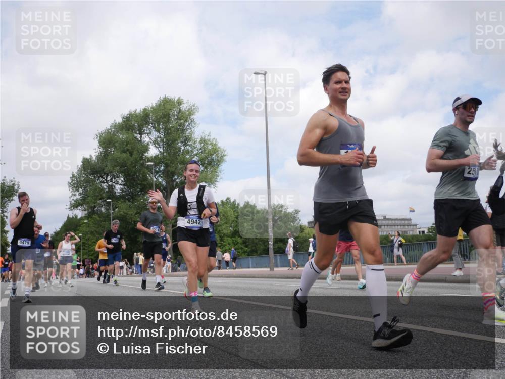 29.06.2025 - hella hamburg halbmarathon Luisa Fischer http://msf.ph/oto/8458569 29.06.2025 10:37:33 Kennedybrücke 4479, 45, 1679, 13437, 9514, 4942, 2510, 2510, 2511, 3145, 3829, 4479, 4540, 4942, 5609, 6105, 6727, 6843, 7644, 9514, 10674 meine-sportfotos.de