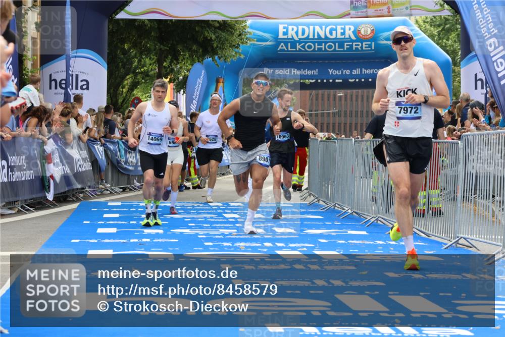 29.06.2025 - hella hamburg halbmarathon Strokosch-Dieckow http://msf.ph/oto/8458579 29.06.2025 10:35:00 Ziel 4477, 6704, 7972, 8864, 8901, 11559, 12044, 12751, 14069, 15391, 15902, 16140, 16177, 16712, 16963, 16964, 17643, 18183, 18220 meine-sportfotos.de
