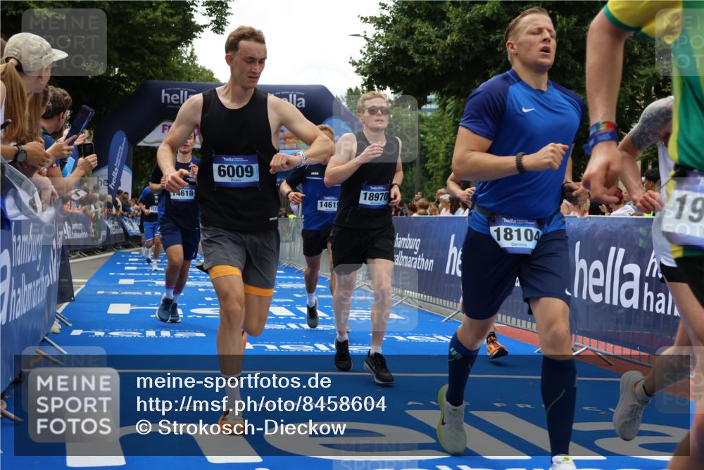 29.06.2025 - hella hamburg halbmarathon Strokosch-Dieckow http://msf.ph/oto/8458604 29.06.2025 10:47:36 Ziel 1070, 1320, 1592, 1696, 2284, 2708, 2953, 5889, 6009, 7962, 8023, 8234, 8927, 10969, 10988, 11021, 11283, 12870, 13223, 13303, 13948, 14618, 14619, 15451, 15478, 15479, 16205, 17229, 17905, 18104, 18430, 18970, 19181 meine-sportfotos.de