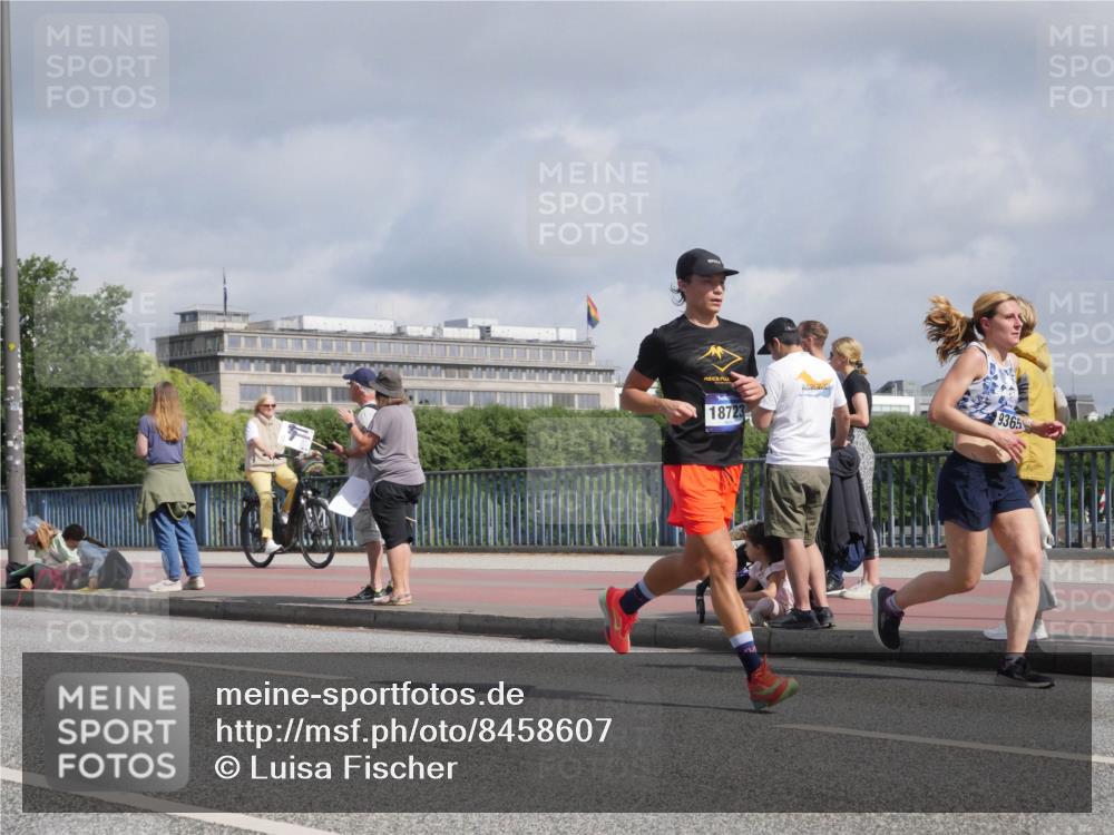 29.06.2025 - hella hamburg halbmarathon Luisa Fischer http://msf.ph/oto/8458607 29.06.2025 09:53:04 Kennedybrücke 18723, 9365, 1209, 1358, 1697, 2675, 3626, 4205, 4229, 4380, 5508, 6686, 6687, 7026, 8958, 9365 meine-sportfotos.de