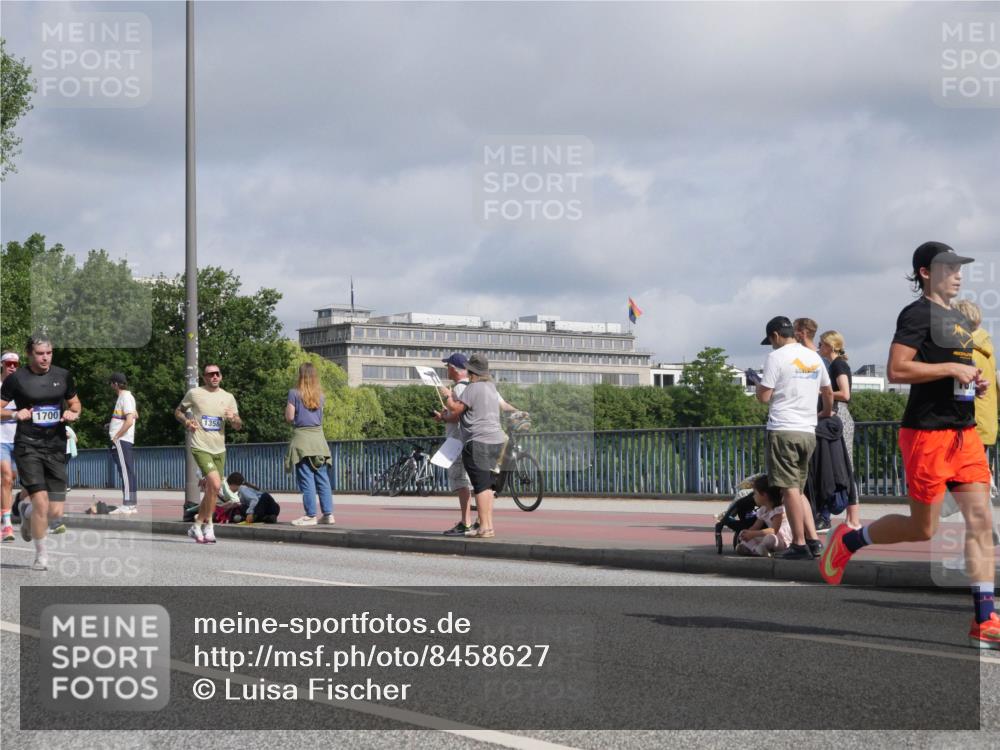 29.06.2025 - hella hamburg halbmarathon Luisa Fischer http://msf.ph/oto/8458627 29.06.2025 09:53:05 Kennedybrücke 1700, 1358, 1209, 1358, 1697, 2675, 3626, 4205, 4229, 4380, 5508, 6686, 6687, 7026, 8958, 9365, 10783 meine-sportfotos.de