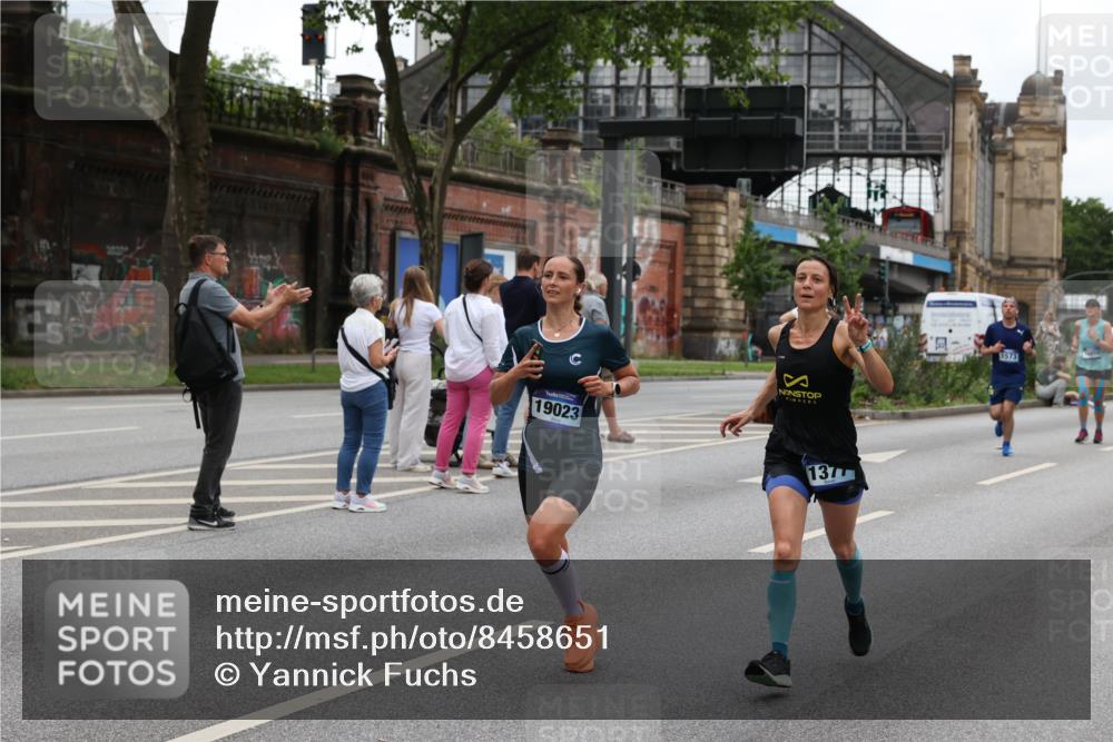 29.06.2025 - hella hamburg halbmarathon Yannick Fuchs http://msf.ph/oto/8458651 29.06.2025 10:56:30 20KM 1006, 1128, 1194, 1212, 1264, 1377, 1432, 1568, 1573, 1674, 1726, 3740, 4511, 6414, 6415, 6752, 7658, 7869, 8045, 8624, 8730, 9131, 10214, 10519, 11180, 11670, 12156, 12286, 13498, 13868, 14368, 14456, 16654, 16688, 16808, 17136, 17383, 17955, 18382, 18530, 18599, 19023 meine-sportfotos.de