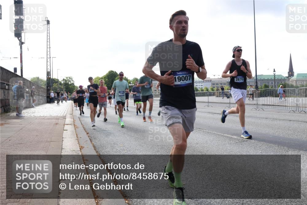 29.06.2025 - hella hamburg halbmarathon Lena Gebhardt http://msf.ph/oto/8458675 29.06.2025 09:54:38 Lombardsbrücke 891, 12367, 9924, 19007, 2670, 1171, 1342, 1399, 1549, 1817, 1942, 2020, 2098, 2188, 2222, 2367, 2442, 2470, 2561, 2592, 2596, 2670, 2842, 2889, 2955, 3208, 3209, 3477, 3562, 3785, 4017, 4029, 4270, 4816, 4832, 5020, 5447, 5706, 5884, 6266, 6290, 6630, 6723, 6819, 6978, 7087, 7274, 7297, 7335, 7709, 7908, 8117, 8142, 8374, 8482, 8576, 8657, 8698, 8743, 8916, 8981, 9038, 9051, 9463, 9661, 9710, 9815, 9924, 10057, 10237, 10529 meine-sportfotos.de