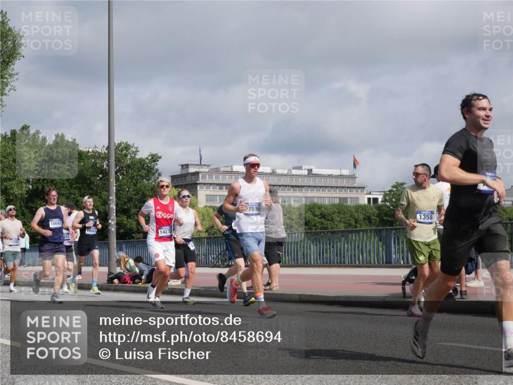 29.06.2025 - hella hamburg halbmarathon Luisa Fischer http://msf.ph/oto/8458694 29.06.2025 09:53:07 Kennedybrücke 11281, 16697, 18803, 14272, 7516, 1358, 1209, 1358, 1697, 3626, 4205, 4229, 4380, 5472, 5508, 6686, 6687, 7026, 8958, 9365, 10783 meine-sportfotos.de