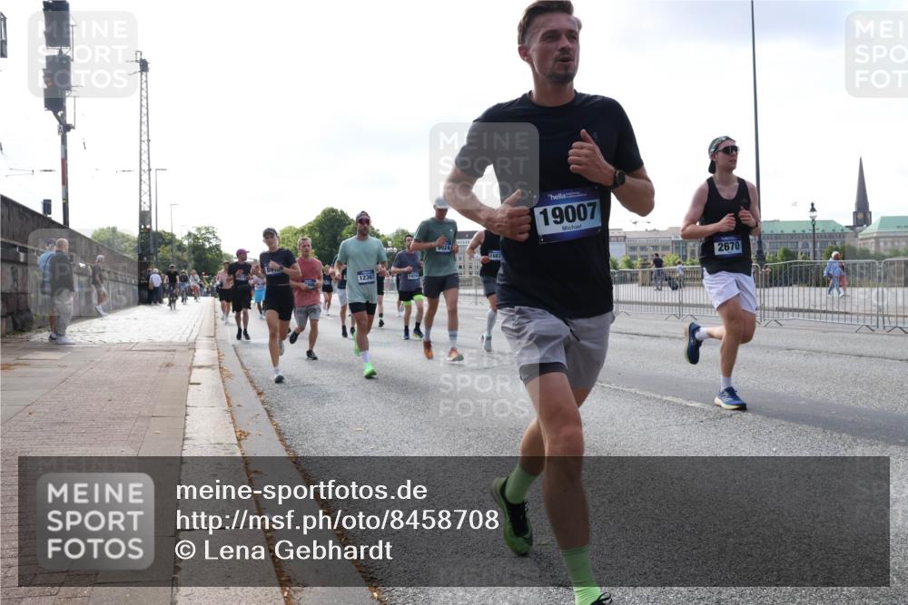 29.06.2025 - hella hamburg halbmarathon Lena Gebhardt http://msf.ph/oto/8458708 29.06.2025 09:54:38 Lombardsbrücke 89, 12367, 9924, 1683, 19007, 2670, 1171, 1342, 1399, 1549, 1817, 1942, 2020, 2098, 2188, 2222, 2367, 2442, 2470, 2561, 2592, 2596, 2670, 2842, 2889, 2955, 3208, 3209, 3477, 3562, 3785, 4017, 4029, 4270, 4816, 4832, 5020, 5447, 5706, 5884, 6266, 6290, 6630, 6723, 6819, 6978, 7087, 7274, 7297, 7335, 7709, 7908, 8117, 8142, 8374, 8482, 8576, 8657, 8698, 8743, 8916, 8981, 9038, 9051, 9463, 9661, 9710, 9815, 9924, 10057, 10237, 10529 meine-sportfotos.de