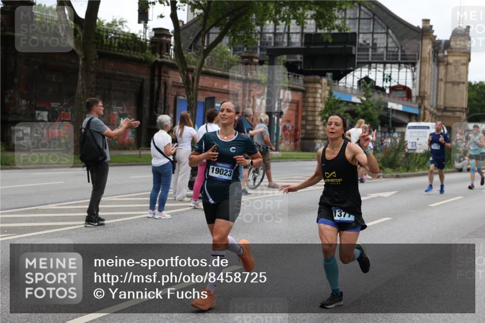 29.06.2025 - hella hamburg halbmarathon Yannick Fuchs http://msf.ph/oto/8458725 29.06.2025 10:56:30 20KM 1006, 1128, 1194, 1212, 1264, 1377, 1432, 1568, 1573, 1674, 1726, 3740, 4511, 6414, 6415, 6752, 7658, 7869, 8045, 8624, 8730, 9131, 10214, 10519, 11180, 11670, 12156, 12286, 13498, 13868, 14368, 14456, 16654, 16688, 16808, 17136, 17383, 17955, 18382, 18530, 18599, 19023 meine-sportfotos.de