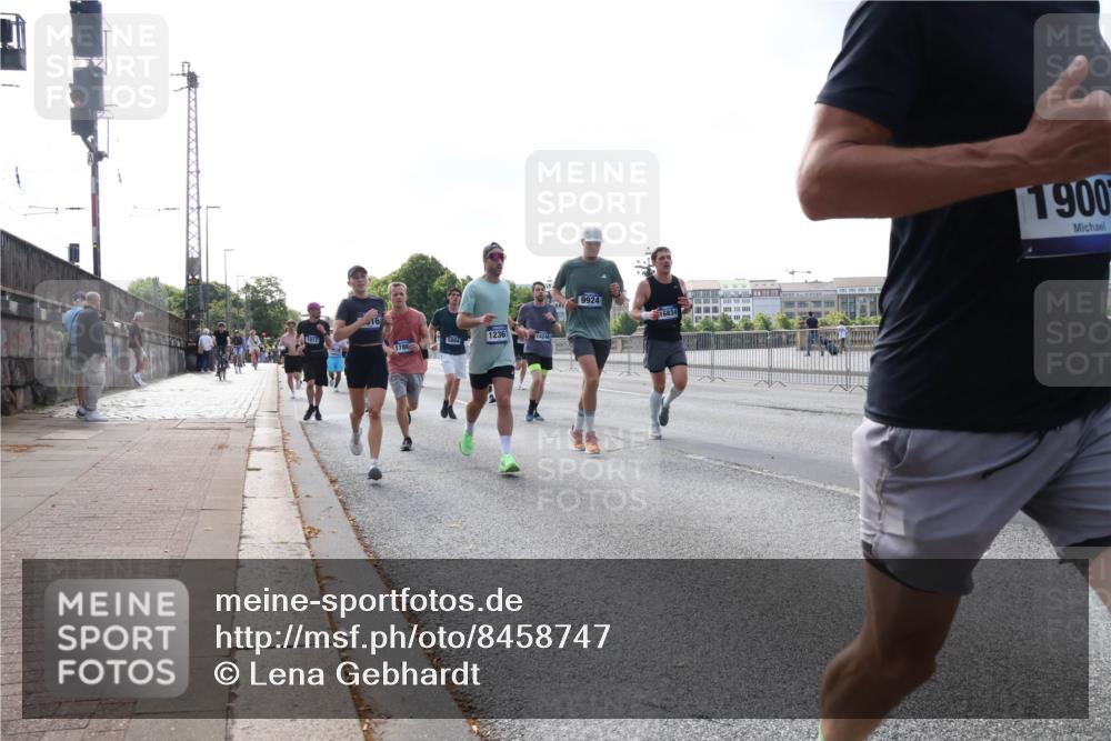 29.06.2025 - hella hamburg halbmarathon Lena Gebhardt http://msf.ph/oto/8458747 29.06.2025 09:54:38 Lombardsbrücke 12367, 14248, 9924, 16834, 1900, 1171, 1342, 1399, 1549, 1817, 1942, 2020, 2098, 2188, 2222, 2367, 2442, 2470, 2561, 2592, 2596, 2670, 2842, 2889, 2955, 3208, 3209, 3477, 3562, 3785, 4017, 4029, 4270, 4816, 4832, 5020, 5447, 5706, 5884, 6266, 6290, 6630, 6723, 6819, 6978, 7087, 7274, 7297, 7335, 7709, 7908, 8117, 8142, 8374, 8482, 8576, 8657, 8698, 8743, 8916, 8981, 9038, 9051, 9463, 9661, 9710, 9815, 9924, 10057, 10237, 10529 meine-sportfotos.de
