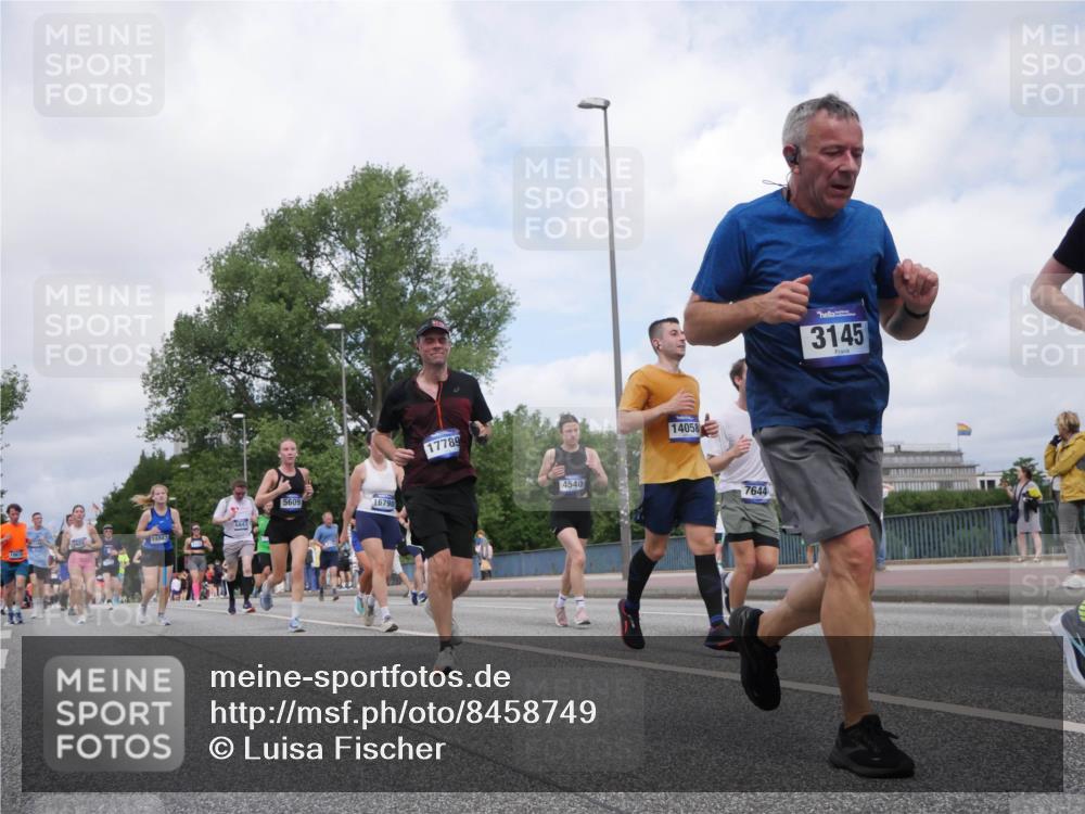 29.06.2025 - hella hamburg halbmarathon Luisa Fischer http://msf.ph/oto/8458749 29.06.2025 10:37:37 Kennedybrücke 14047, 5609, 16798, 17789, 4540, 14058, 7644, 3145, 2376, 3145, 3829, 4479, 4540, 5609, 6105, 6843, 7644, 8021, 8589, 9379, 9448, 9514, 10674 meine-sportfotos.de