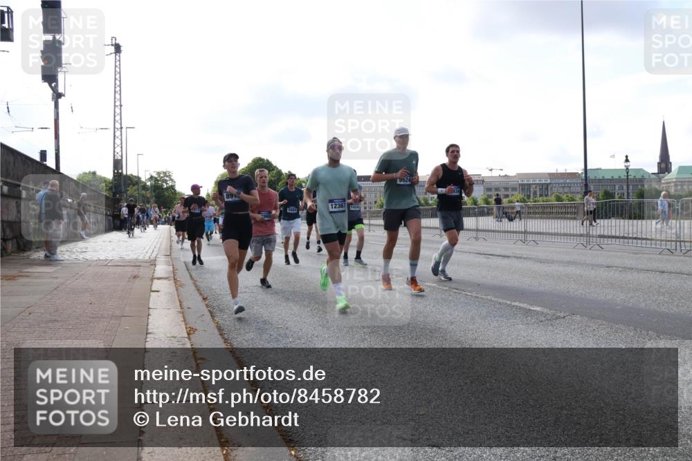 29.06.2025 - hella hamburg halbmarathon Lena Gebhardt http://msf.ph/oto/8458782 29.06.2025 09:54:39 Lombardsbrücke 89, 5884, 12367, 14248, 99249, 1171, 1342, 1399, 1549, 1817, 1942, 2020, 2098, 2188, 2222, 2367, 2442, 2470, 2561, 2592, 2596, 2670, 2842, 2889, 2955, 3208, 3209, 3477, 3562, 4017, 4029, 4270, 4816, 4832, 5020, 5447, 5706, 5884, 6266, 6290, 6389, 6630, 6723, 6819, 6978, 7087, 7274, 7297, 7335, 7709, 7908, 8117, 8142, 8374, 8482, 8576, 8657, 8698, 8743, 8916, 8981, 9038, 9051, 9093, 9661, 9710, 9815, 9924, 10057, 10237 meine-sportfotos.de