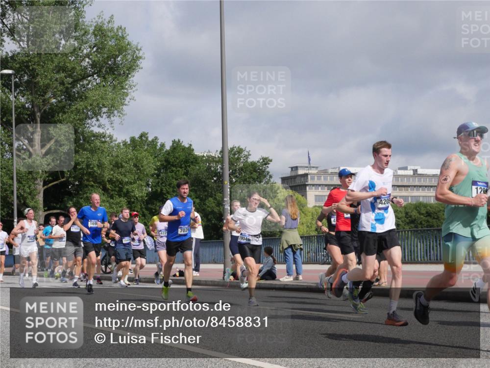 29.06.2025 - hella hamburg halbmarathon Luisa Fischer http://msf.ph/oto/8458831 29.06.2025 09:53:10 Kennedybrücke 3626, 11491, 169, 422, 18449, 702, 19046, 4205, 12, 1209, 1358, 1697, 3626, 4205, 4229, 4380, 5472, 5508, 6080, 6686, 6687, 7026, 7110, 8958, 10783 meine-sportfotos.de