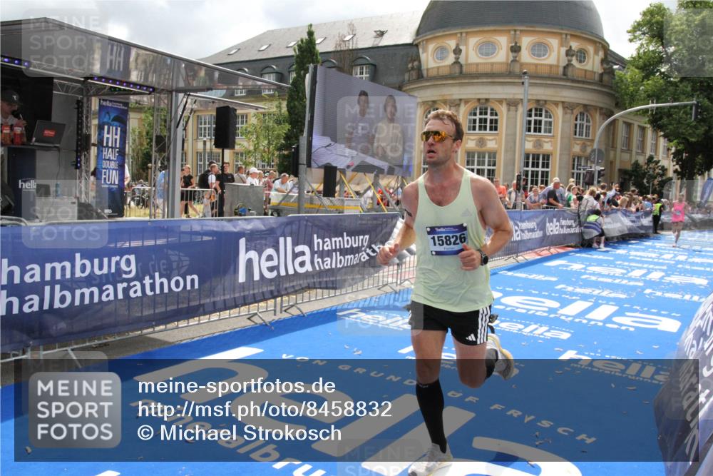 29.06.2025 - hella hamburg halbmarathon Michael Strokosch http://msf.ph/oto/8458832 29.06.2025 10:32:15 Ziel 1894, 7272, 15826, 16736 meine-sportfotos.de