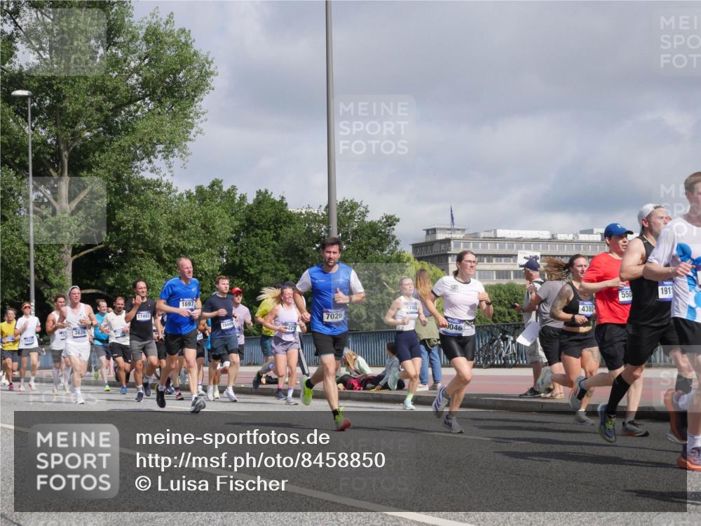 29.06.2025 - hella hamburg halbmarathon Luisa Fischer http://msf.ph/oto/8458850 29.06.2025 09:53:11 Kennedybrücke 11491, 153, 3626, 1697, 550, 1911, 17486, 7026, 18449, 4380, 0046, 1209, 1697, 3626, 4205, 4229, 4380, 4893, 5026, 5472, 5508, 5916, 6080, 6686, 6687, 7026, 7110, 8958, 10783 meine-sportfotos.de