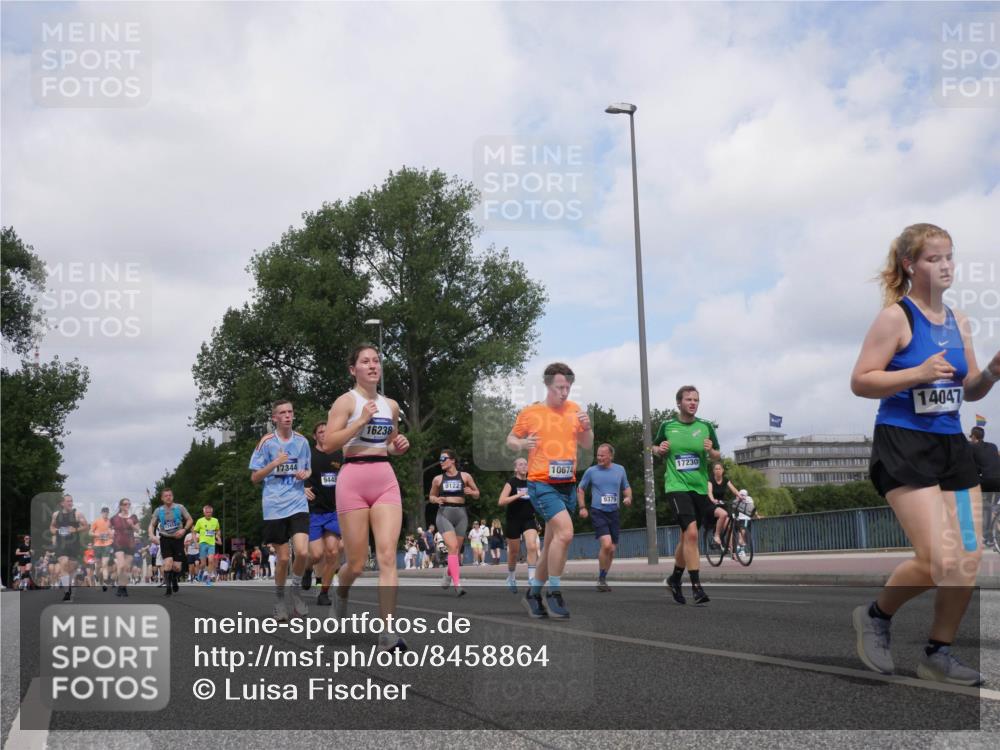 29.06.2025 - hella hamburg halbmarathon Luisa Fischer http://msf.ph/oto/8458864 29.06.2025 10:37:42 Kennedybrücke 17344, 9448, 16238, 9122, 10674, 9379, 17230, 14047, 2376, 2801, 3420, 5609, 6105, 6843, 8021, 8589, 8965, 9379, 9448, 10674 meine-sportfotos.de