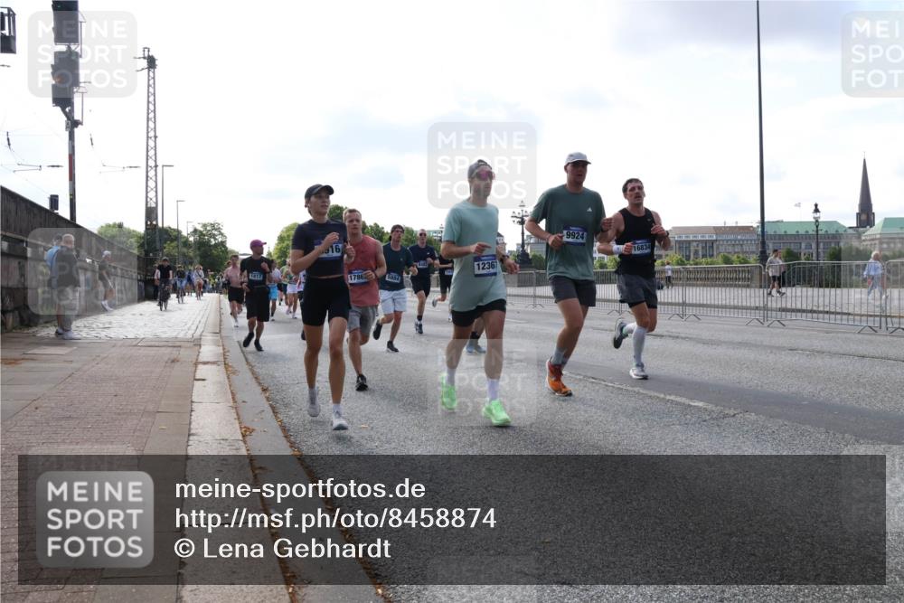 29.06.2025 - hella hamburg halbmarathon Lena Gebhardt http://msf.ph/oto/8458874 29.06.2025 09:54:39 Lombardsbrücke 1817, 1786, 5884, 12367, 9924, 16834, 1171, 1342, 1399, 1549, 1817, 1942, 2020, 2098, 2188, 2222, 2367, 2442, 2470, 2561, 2592, 2596, 2670, 2842, 2889, 2955, 3208, 3209, 3477, 3562, 4017, 4029, 4270, 4816, 4832, 5020, 5447, 5706, 5884, 6266, 6290, 6389, 6630, 6723, 6819, 6978, 7087, 7274, 7297, 7335, 7709, 7908, 8117, 8142, 8374, 8482, 8576, 8657, 8698, 8743, 8916, 8981, 9038, 9051, 9093, 9661, 9710, 9815, 9924, 10057, 10237 meine-sportfotos.de
