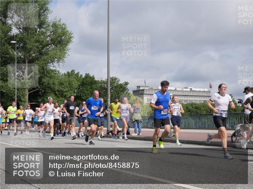 29.06.2025 - hella hamburg halbmarathon Luisa Fischer http://msf.ph/oto/8458875 29.06.2025 09:53:12 Kennedybrücke 3626, 11491, 6687, 1697, 4229, 18449, 702, 17486, 46, 1209, 1697, 2546, 3626, 4205, 4229, 4380, 4893, 5026, 5472, 5508, 5752, 5916, 6080, 6686, 6687, 7026, 7110, 8958, 10783 meine-sportfotos.de