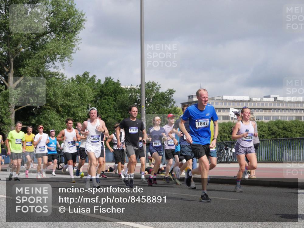 29.06.2025 - hella hamburg halbmarathon Luisa Fischer http://msf.ph/oto/8458891 29.06.2025 09:53:13 Kennedybrücke 11491, 14798, 3626, 11284, 15372, 15421, 6687, 1624, 1697, 4229, 1209, 1697, 2546, 3626, 4205, 4229, 4380, 4893, 5026, 5472, 5508, 5752, 5916, 6080, 6686, 6687, 7026, 7110, 8091, 10064, 10783 meine-sportfotos.de