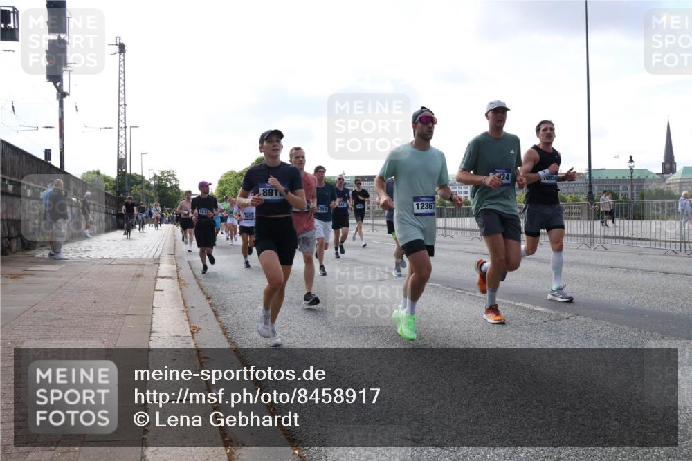 29.06.2025 - hella hamburg halbmarathon Lena Gebhardt http://msf.ph/oto/8458917 29.06.2025 09:54:39 Lombardsbrücke 9051, 891, 5884, 12367, 24, 16834, 1171, 1342, 1399, 1549, 1817, 1942, 2020, 2098, 2188, 2222, 2367, 2442, 2470, 2561, 2592, 2596, 2670, 2842, 2889, 2955, 3208, 3209, 3477, 3562, 4017, 4029, 4270, 4816, 4832, 5020, 5447, 5706, 5884, 6266, 6290, 6389, 6630, 6723, 6819, 6978, 7087, 7274, 7297, 7335, 7709, 7908, 8117, 8142, 8374, 8482, 8576, 8657, 8698, 8743, 8916, 8981, 9038, 9051, 9093, 9661, 9710, 9815, 9924, 10057, 10237 meine-sportfotos.de