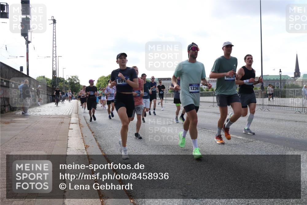 29.06.2025 - hella hamburg halbmarathon Lena Gebhardt http://msf.ph/oto/8458936 29.06.2025 09:54:39 Lombardsbrücke 89, 817, 9051, 65, 12367, 992, 1171, 1342, 1399, 1549, 1817, 1942, 2020, 2098, 2188, 2222, 2367, 2442, 2470, 2561, 2592, 2596, 2670, 2842, 2889, 2955, 3208, 3209, 3477, 3562, 4017, 4029, 4270, 4816, 4832, 5020, 5447, 5706, 5884, 6266, 6290, 6389, 6630, 6723, 6819, 6978, 7087, 7274, 7297, 7335, 7709, 7908, 8117, 8142, 8374, 8482, 8576, 8657, 8698, 8743, 8916, 8981, 9038, 9051, 9093, 9661, 9710, 9815, 9924, 10057, 10237 meine-sportfotos.de