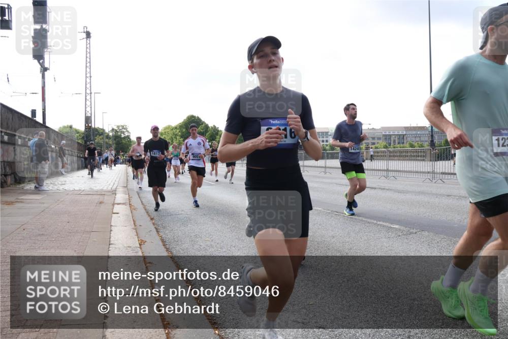 29.06.2025 - hella hamburg halbmarathon Lena Gebhardt http://msf.ph/oto/8459046 29.06.2025 09:54:40 Lombardsbrücke 1817, 9051, 16, 14248, 123, 1171, 1342, 1399, 1549, 1817, 1942, 2020, 2098, 2188, 2222, 2367, 2442, 2470, 2561, 2592, 2596, 2670, 2842, 2889, 2955, 3208, 3209, 3477, 3562, 4017, 4029, 4270, 4816, 4832, 5020, 5447, 5706, 5884, 6266, 6290, 6389, 6630, 6723, 6819, 6978, 7087, 7274, 7297, 7335, 7709, 7908, 8117, 8142, 8374, 8482, 8576, 8657, 8698, 8743, 8916, 8981, 9038, 9051, 9093, 9661, 9710, 9815, 9924, 10057, 10237 meine-sportfotos.de