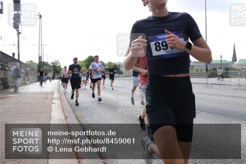 29.06.2025 - hella hamburg halbmarathon Lena Gebhardt http://msf.ph/oto/8459061 29.06.2025 09:54:40 Lombardsbrücke 017, 9051, 89, 1171, 1342, 1399, 1549, 1817, 1942, 2020, 2098, 2188, 2222, 2367, 2442, 2470, 2561, 2592, 2596, 2670, 2842, 2889, 2955, 3208, 3209, 3477, 3562, 4017, 4029, 4270, 4816, 4832, 5020, 5447, 5706, 5884, 6266, 6290, 6389, 6630, 6723, 6819, 6978, 7087, 7274, 7297, 7335, 7709, 7908, 8117, 8142, 8374, 8482, 8576, 8657, 8698, 8743, 8916, 8981, 9038, 9051, 9093, 9661, 9710, 9815, 9924, 10057, 10237 meine-sportfotos.de