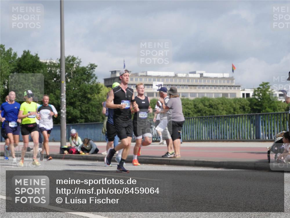 29.06.2025 - hella hamburg halbmarathon Luisa Fischer http://msf.ph/oto/8459064 29.06.2025 09:53:19 Kennedybrücke 1630, 120, 5026, 2546, 4893, 5026, 5472, 5506, 5752, 5916, 6080, 6429, 7110, 8091, 8574, 10064 meine-sportfotos.de