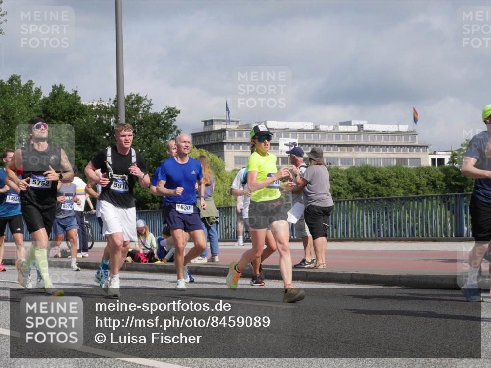 29.06.2025 - hella hamburg halbmarathon Luisa Fischer http://msf.ph/oto/8459089 29.06.2025 09:53:21 Kennedybrücke 14924, 5752, 8574, 5916, 16301, 2546, 4893, 5026, 5506, 5752, 5916, 6080, 6429, 7110, 8091, 8574, 10064 meine-sportfotos.de