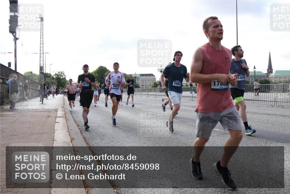 29.06.2025 - hella hamburg halbmarathon Lena Gebhardt http://msf.ph/oto/8459098 29.06.2025 09:54:40 Lombardsbrücke 1817, 9051, 5884, 17803, 14248, 1171, 1342, 1399, 1549, 1817, 1942, 2020, 2098, 2188, 2222, 2367, 2442, 2470, 2561, 2592, 2596, 2670, 2842, 2889, 2955, 3208, 3209, 3477, 3562, 4017, 4029, 4270, 4816, 4832, 5020, 5447, 5706, 5884, 6266, 6290, 6389, 6630, 6723, 6819, 6978, 7087, 7274, 7297, 7335, 7709, 7908, 8117, 8142, 8374, 8482, 8576, 8657, 8698, 8743, 8916, 8981, 9038, 9051, 9093, 9661, 9710, 9815, 9924, 10057, 10237 meine-sportfotos.de
