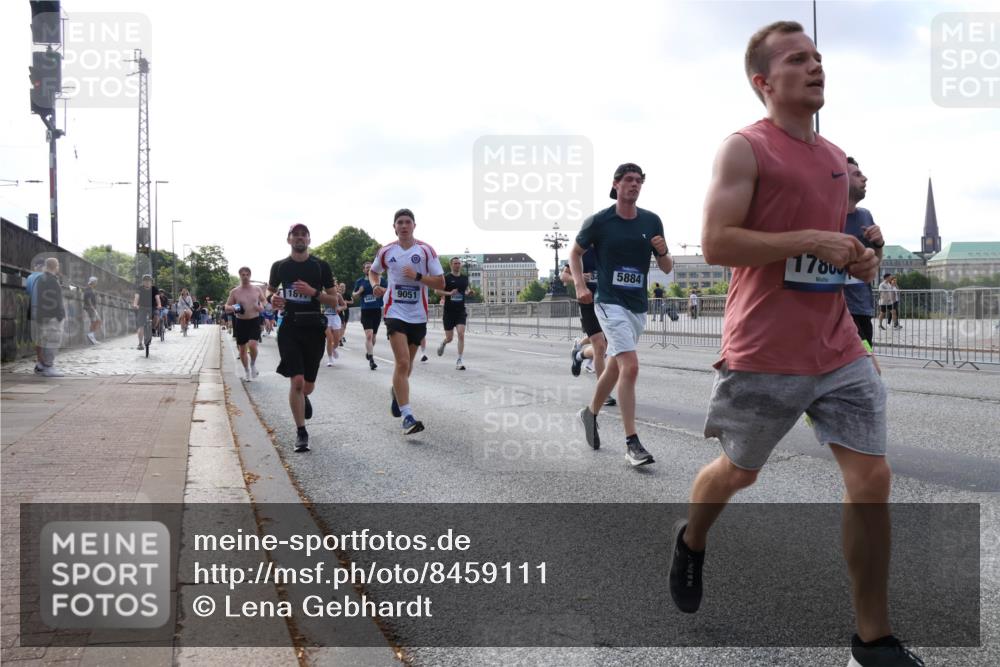 29.06.2025 - hella hamburg halbmarathon Lena Gebhardt http://msf.ph/oto/8459111 29.06.2025 09:54:41 Lombardsbrücke 9051, 18, 5447, 5884, 17800, 1171, 1342, 1399, 1549, 1817, 1942, 2020, 2098, 2188, 2222, 2367, 2442, 2470, 2561, 2592, 2596, 2670, 2842, 2889, 2955, 3208, 3209, 3477, 3562, 4017, 4029, 4816, 4832, 5020, 5447, 5706, 5884, 6266, 6290, 6389, 6630, 6723, 6819, 6978, 6991, 7087, 7274, 7297, 7335, 7709, 7908, 8117, 8142, 8374, 8482, 8487, 8576, 8657, 8698, 8916, 8981, 9038, 9051, 9093, 9661, 9710, 9815, 9924, 10057, 10237 meine-sportfotos.de