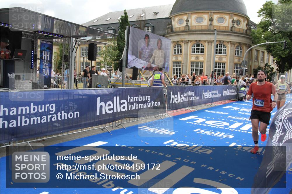 29.06.2025 - hella hamburg halbmarathon Michael Strokosch http://msf.ph/oto/8459172 29.06.2025 10:32:22 Ziel 1894, 7272, 10484, 10876, 16065 meine-sportfotos.de