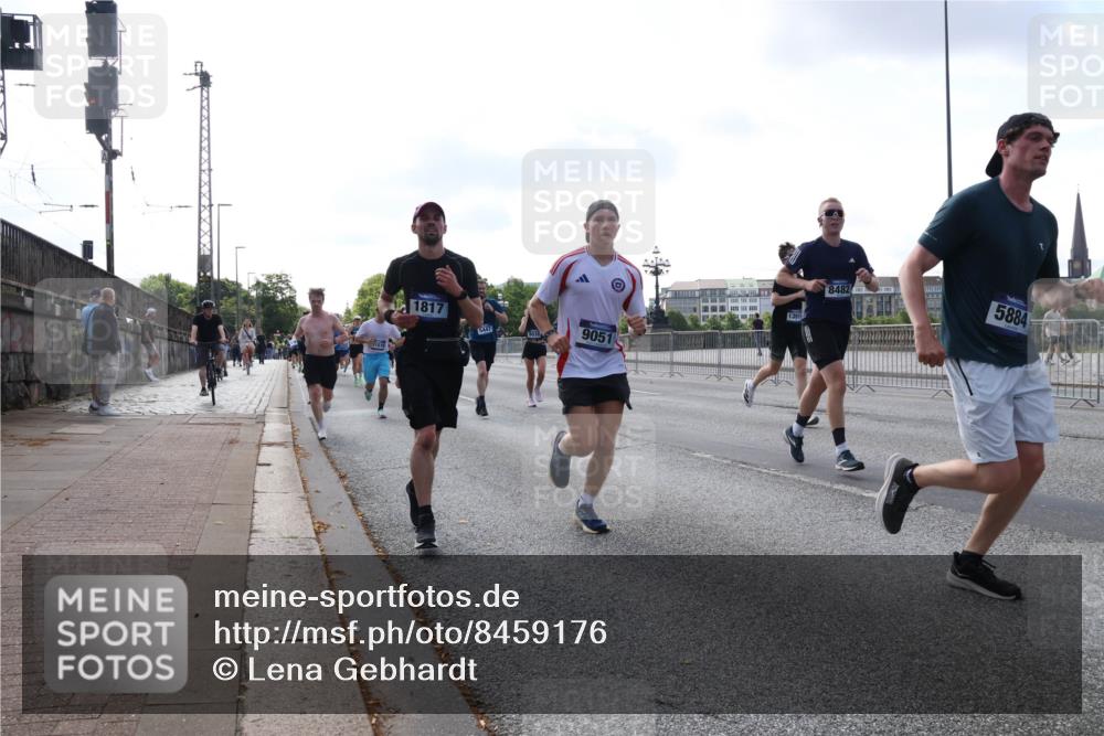 29.06.2025 - hella hamburg halbmarathon Lena Gebhardt http://msf.ph/oto/8459176 29.06.2025 09:54:41 Lombardsbrücke 1817, 5447, 9051, 1391, 84820, 5884, 1171, 1342, 1399, 1549, 1817, 1942, 2020, 2098, 2188, 2222, 2367, 2442, 2470, 2561, 2592, 2596, 2670, 2842, 2889, 2955, 3208, 3209, 3477, 3562, 4017, 4029, 4816, 4832, 5020, 5447, 5706, 5884, 6266, 6290, 6389, 6630, 6723, 6819, 6978, 6991, 7087, 7274, 7297, 7335, 7709, 7908, 8117, 8142, 8374, 8482, 8487, 8576, 8657, 8698, 8916, 8981, 9038, 9051, 9093, 9661, 9710, 9815, 9924, 10057, 10237 meine-sportfotos.de