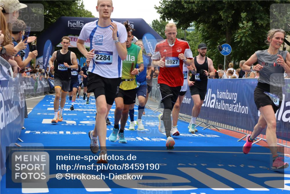 29.06.2025 - hella hamburg halbmarathon Strokosch-Dieckow http://msf.ph/oto/8459190 29.06.2025 10:47:34 Ziel 1070, 1320, 1592, 1696, 2284, 2708, 2953, 3304, 5532, 5889, 6009, 7962, 8023, 8234, 8852, 8927, 10969, 10988, 11021, 11283, 12870, 13223, 13303, 13948, 14618, 14619, 15451, 15478, 15479, 16205, 17846, 17905, 18104, 18970, 19181 meine-sportfotos.de