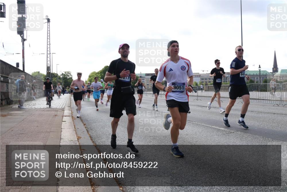 29.06.2025 - hella hamburg halbmarathon Lena Gebhardt http://msf.ph/oto/8459222 29.06.2025 09:54:41 Lombardsbrücke 9051, 13919, 848, 1171, 1342, 1399, 1549, 1817, 1942, 2020, 2098, 2188, 2222, 2367, 2442, 2470, 2561, 2592, 2596, 2670, 2842, 2889, 2955, 3208, 3209, 3477, 3562, 4017, 4029, 4816, 4832, 5020, 5447, 5706, 5884, 6266, 6290, 6389, 6630, 6723, 6819, 6978, 6991, 7087, 7274, 7297, 7335, 7709, 7908, 8117, 8142, 8374, 8482, 8487, 8576, 8657, 8698, 8916, 8981, 9038, 9051, 9093, 9661, 9710, 9815, 9924, 10057, 10237 meine-sportfotos.de