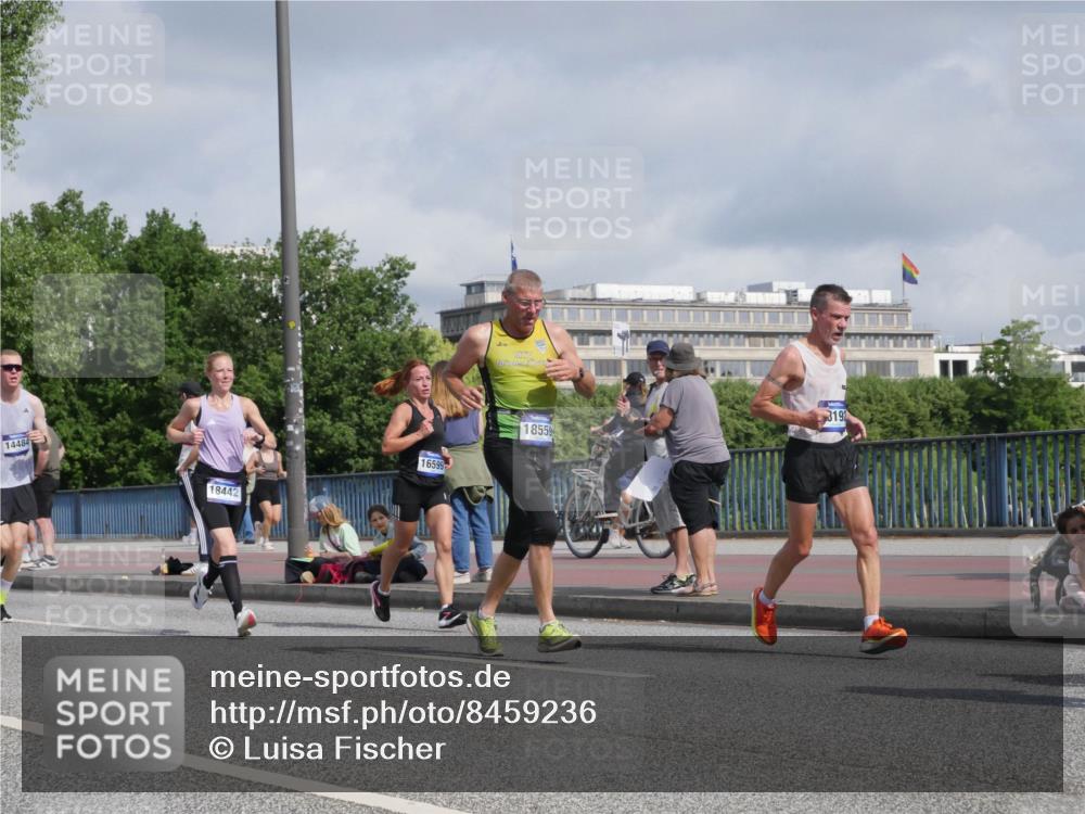 29.06.2025 - hella hamburg halbmarathon Luisa Fischer http://msf.ph/oto/8459236 29.06.2025 09:53:28 Kennedybrücke 14484, 18442, 16599, 18559, 3192, 1441, 1677, 2579, 3056, 4888, 4889, 5087, 5506, 6429, 6639, 8122, 8966 meine-sportfotos.de
