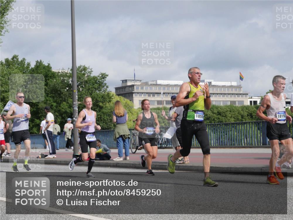 29.06.2025 - hella hamburg halbmarathon Luisa Fischer http://msf.ph/oto/8459250 29.06.2025 09:53:29 Kennedybrücke 41, 5, 1448, 18442, 16599, 18559, 18192, 1441, 1677, 2579, 3056, 4888, 4889, 5087, 6639, 8122, 8966 meine-sportfotos.de